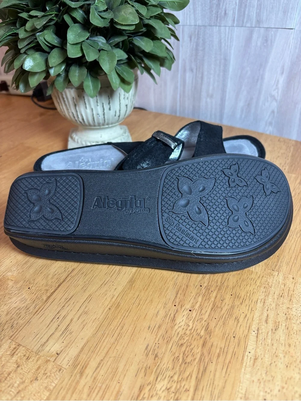 Alegria Karmen Black Geometric Leather Sandals Orthopedic Comfort Size 9.5 or 40